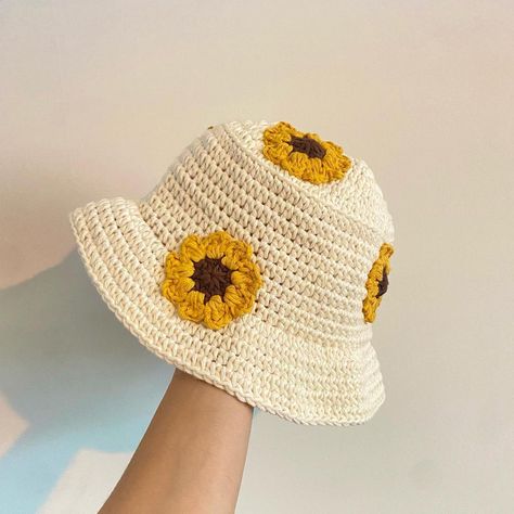 Bucket Hat Designs, Sunflower Bucket Hat, Sunflower Bucket, Knit Bucket Hat, Crochet Hat Tutorial, Bucket Hat Design, Crochet Knit Hat, Cap Patterns, Crochet Cap