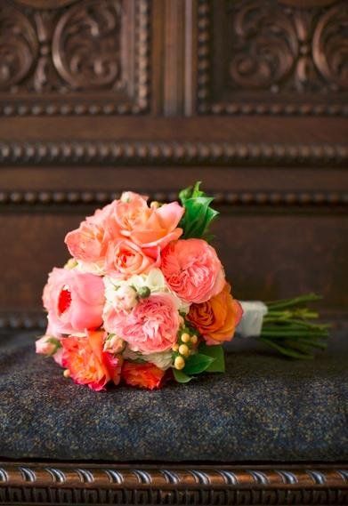 Springy pink and coral bouquet (Photo by Jackie Cooper) Coral Prom Flowers, Coral Prom Bouquet, Creative Floral Arrangements, Coral Bouquet, Coral Wedding Flowers, Coral Colors, Moon Flowers, Orange Bouquets, Bouquet Photo