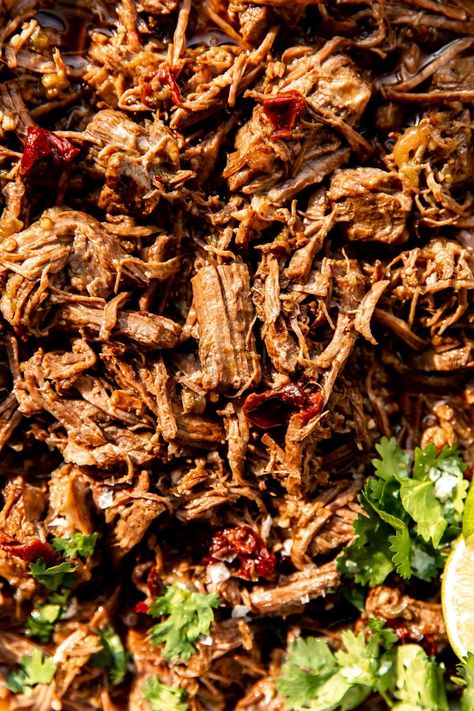 Braised Barbacoa, Beef Braised, Company Recipes, Barbacoa Recipe, Tacos Burritos, Green Chiles, Shredded Beef, Chipotle Pepper, Tender Beef