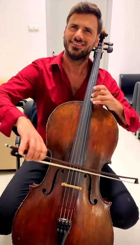 Bradley Cooper Young, Cello Photo, Cello Photography, Hauser Cello, Cello Player, Stjepan Hauser, Yang Yang Actor, Sunday Photos, Best Pictures Ever