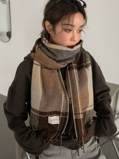 Big Scarf Outfit, Academia Outfits Aesthetic, Scarf Outfit Winter, Scarf Aesthetic, Dark Academia Outfits, Trim Scarf, Skirt Images, Academia Outfits, Dark Academia Fashion