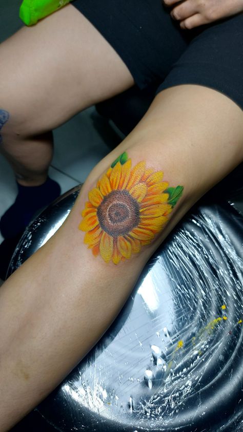 Sunflower knee tattoo Knee Sunflower Tattoo, Sunflower Knee Tattoo, Floral Tattoos, Knee Tattoo, Sunflower Tattoo, Awesome Things, Tatting, Sunflower, Tattoos