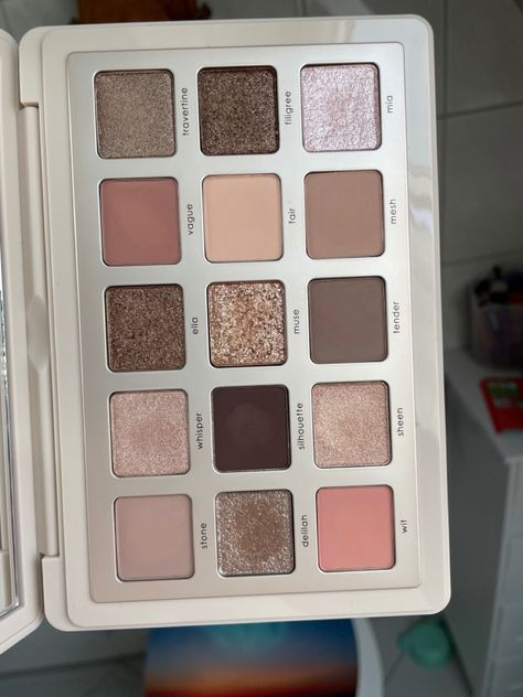 Makeup Pallettes, Champagne Eyeshadow, Nude Eyeshadow Palette, Makeup Starter Kit, Makeup Pallets, Makeup Supplies, Nude Palette, Nude Eyeshadow, Fancy Makeup