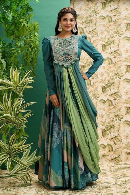 Buy Green Muslin Silk And Organza Print & Draped Blouse & Lehenga Set For Women by Alaya Advani Online at Aza Fashions. Full Sleeve Blouse Designs For Navratri, Puff Full Sleeve Blouse Indian, Full Puff Sleeves Blouse, Abhi Akshu, Reka Bentuk Blaus, Print Lehenga, Long Blouse Designs, Blouse Lehenga, Lehenga Designs Simple