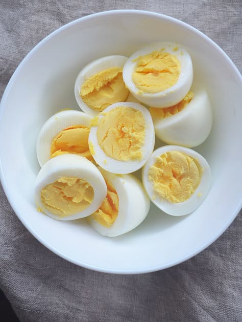 Learn how to make perfect easy-peel hard-boiled eggs made in the air fryer that can be used for egg salad sandwiches, salad, Scotch Eggs, or deviled eggs. Air Fryer Hard Boiled Eggs, Hard Boiled Egg Recipes, Air Fryer Foods, Food Air Fryer, Air Fryer Food, Air Fryer Ideas, Cooks Air Fryer, Air Fried Food, Air Fryer Cooking