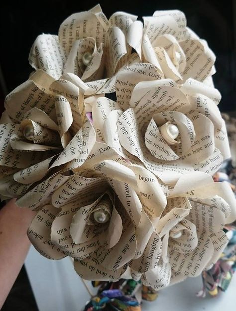 Marvel Inspired 6 Paper Roses - Unique Geek Inspired Flowers by CraftyJuJuDesigns on Etsy Harry Potter Theme Wedding, Book Roses, Wedding Table Ideas, Comic Book Wedding, Centerpiece Inspiration, Book Themed Wedding, Harry Potter Etsy, Harry Potter Book, Button Holes Wedding