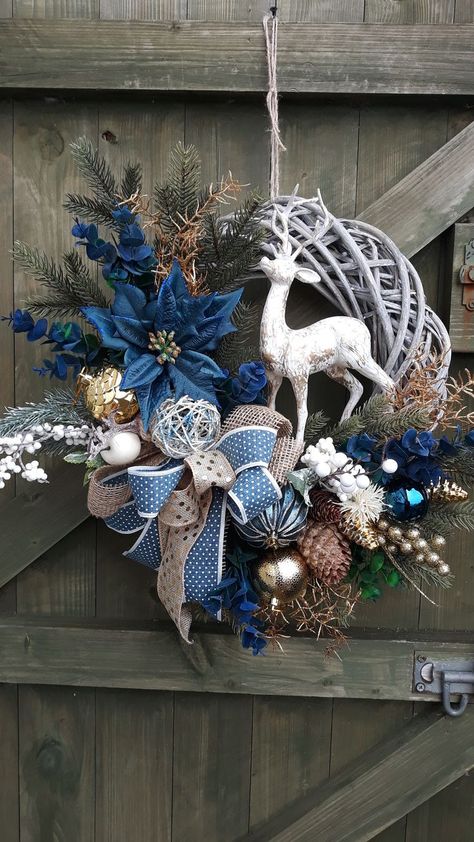 Blue Christmas Wreath Ideas, Blue Christmas Wreaths, Christmas Decorations Centerpiece, Pretty Christmas Decorations, Christmas Wreath Craft, Holiday Wreaths Diy, Blue Christmas Decor, Front Door Wreaths, Winter Wreaths