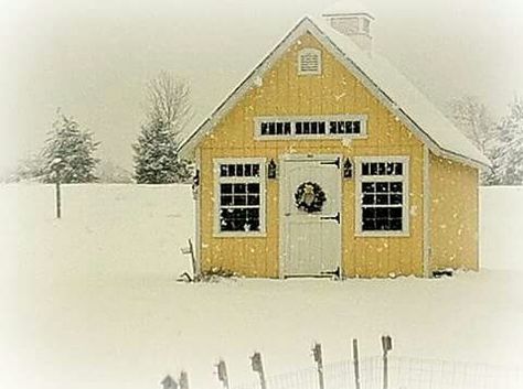 Yellow potting shed in the snow. Garden Shed Colours, Yellow Shed, Cabin Colors, Cottage Yellow, Garden Follies, Small Cabins, Yellow Christmas, Garden Fence Art, Tiny Living Space