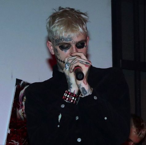 Lil Peep Halloween, Soft Alt, Lil Peep Hellboy, Goth Boy, Dc Comics Artwork, Music People, Living Forever, Kurt Cobain, Halloween Face Makeup