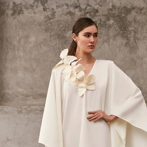 ESME VIE on Instagram: "Resort 2023 - White Iris Caftan Now available at www.esmevie.com" White Caftan, Iris White, Conscious Mind, White Iris, Resort 2023, Arab Fashion, Flower Applique, Flowy Dress, Something Beautiful