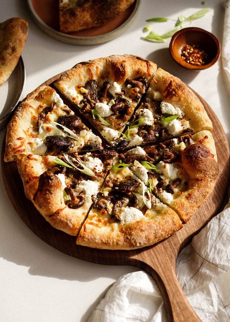 Truffle Mushroom and Ricotta Pizza - Eat Cho Food Blog Pizza Blanca, Truffle Oil Recipes, Truffle Pizza, Ricotta Pizza, Goat Cheese Pizza, Truffle Mushroom, Big Pizza, White Truffle Oil, Mushroom Pizza