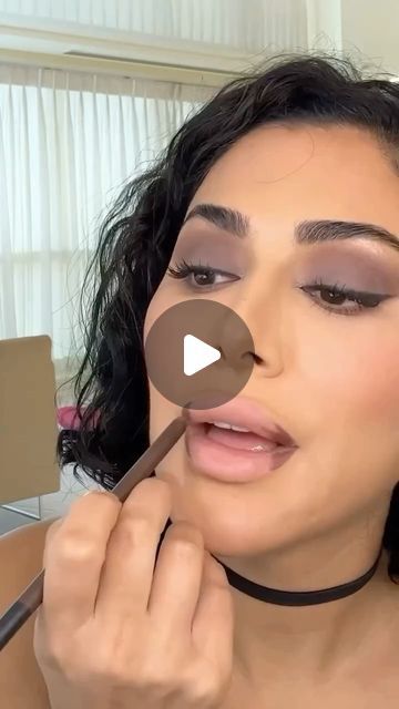 Huda on Instagram: "My current lip obsession 💋 I call it #lipcuffing   Products used: 💋Lip Contour 2.0 in Warm Brown & Rich Brown 💋Liquid Matte Lipstick in Bombshell 💋Spicy Plumping Lip Balm😍  #Hudabeauty #Liphacks" Huda Lipstick, Huda Beauty Lipstick, Huda Beauty Lip Contour, Lip Cuffs, Lip Contour, Brown Lipstick, Lip Contouring, Beauty Lipstick, Matte Liquid Lipstick