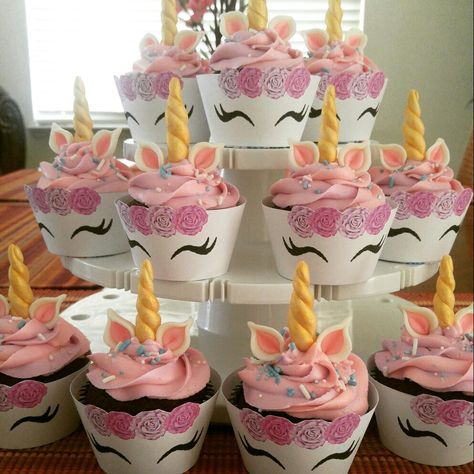 Pastel Unicorn Cupcakes, Cupcake Cake Unicorn, Unicorn Inspired Cupcakes, Purple Unicorn Cupcakes, Unicorn Giant Cupcake, Unicorn Ideas, Family Cake, Unicorn Cookies, Unicorn Themed Birthday Party