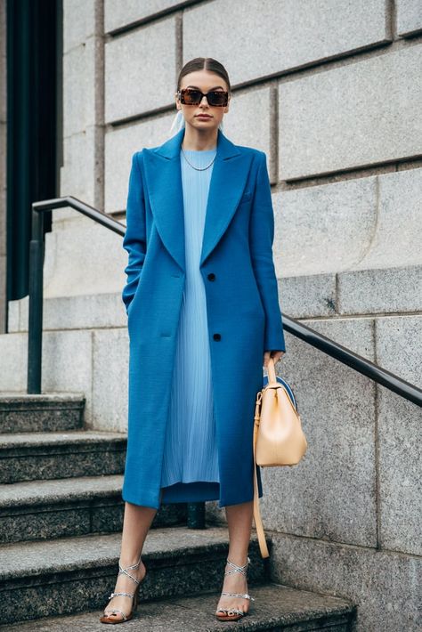 Allegra Shaw, Classy Coat, It's Time To Change, Dramatic Classic, Color Combinations For Clothes, Nyfw Street Style, Jessica Jung, La Fashion Week, Blue Coat