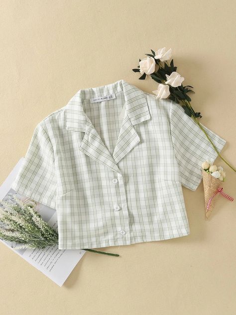 Plaid Lapel Collar Crop Blouse | SHEIN USA Flat Lay Photography Fashion, Creation Couture, Clothing Photography, Crop Top Outfits, Dressy Tops, Teenage Fashion Outfits, Crop Blouse, Lapel Collar, Cute Casual Outfits