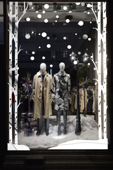 Christmas Shop Window Vinyl, Christmas Decorations Store Window, Winter Window Display Store Fronts, Window Display Design Creative, Creative Window Display, Window Display Christmas, Christmas Shop Displays, Winter Window Display, Boutique Window Displays