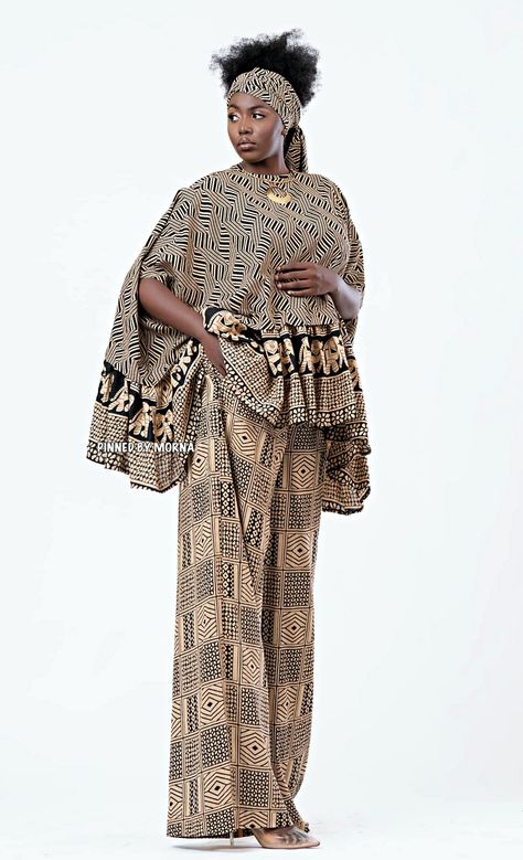 Algueye Dakar - Senegal 🇸🇳 African Head Scarf, Kimono Tops, Chic Attitude, Dakar Senegal, 2piece Outfits, African Fashion Traditional, Circle Dress, Coban, African Fashion Women Clothing