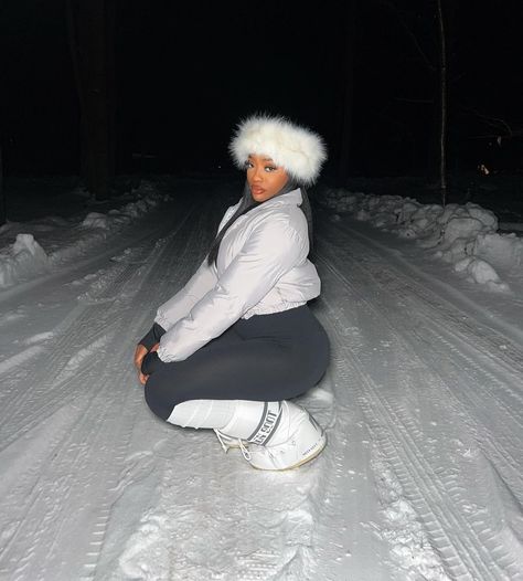 Snow Tubing Outfit For Black Women, Cute Winter Photoshoot Ideas, Winter Poses For Instagram, Tubing Outfits, Snow Trip Outfit, Winter Wonderland Photoshoot, Snow Photo Shoot, Jump Suites, Vacation Baddie