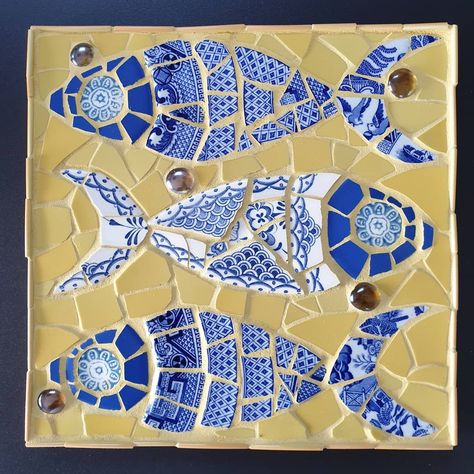 Mosaic Fish Art, Mosaic Pavers, Koi Mosaic, Fish Mosaics Ideas, Mosaic Art Sea, Nautical Mosaic, Pottery Mosaic, Fish Mosaic, Stained Glass Mosaic Patterns