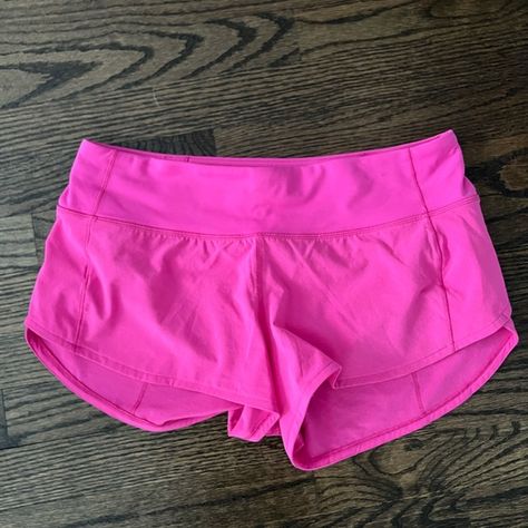 Lululemon Speed Up Low-Rise Lined shorts 2,5” Sonic Pink Lulu 2.5 Shorts, Sonic Pink Speed Up Shorts, Lululemon Speed Up Shorts 2.5, Lululemon Shorts Outfit, Lululemon Fits, Pink Lululemon Shorts, Preppy Lululemon, Lulu Outfits, Speed Up Shorts