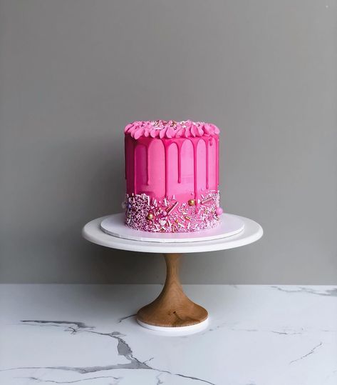 Hot Pink Sprinkle Cake, Pink Ombre Cake With Sprinkles, Hot Pink Drip Cake, Pink Sparkle Birthday Cake, Hot Pink Barbie Cake, Bright Pink Birthday Cake, Cute Pink Cakes Birthdays, Bright Pink Cake, Hot Pink Birthday Cake