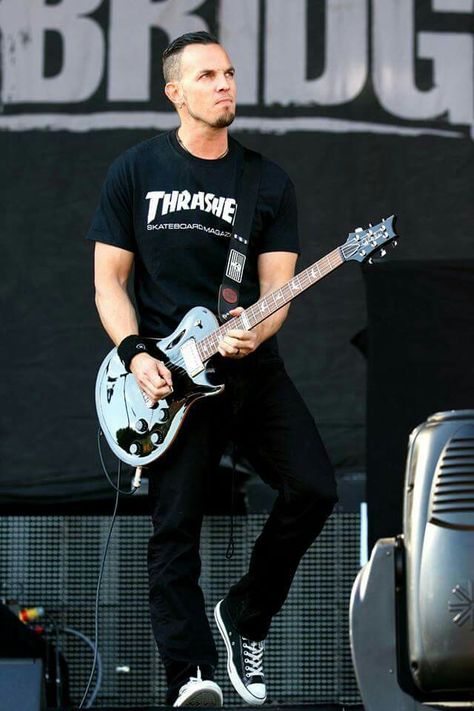 Mark Tremonti lead guitar for the bands CREED, Alter Bridge, Tremonti Scott Stapp, Mark Tremonti, Lead Guitar, Alter Bridge, Guitar Hero, Alternative Music, Music Mix, Kinds Of Music, Guitar Player