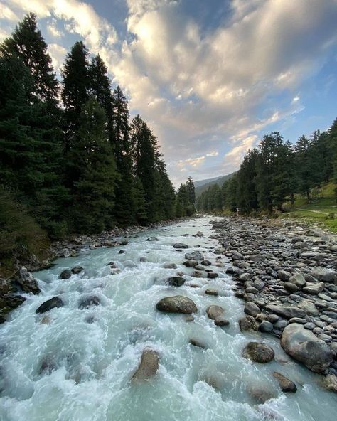 Pahalgam Kashmir Photography, Yusmarg Kashmir, Kashmir Photography, Pahalgam Kashmir, India Aesthetic, Friend Poems, Pakistan Travel, Adventure Travel Explore, Women Photography