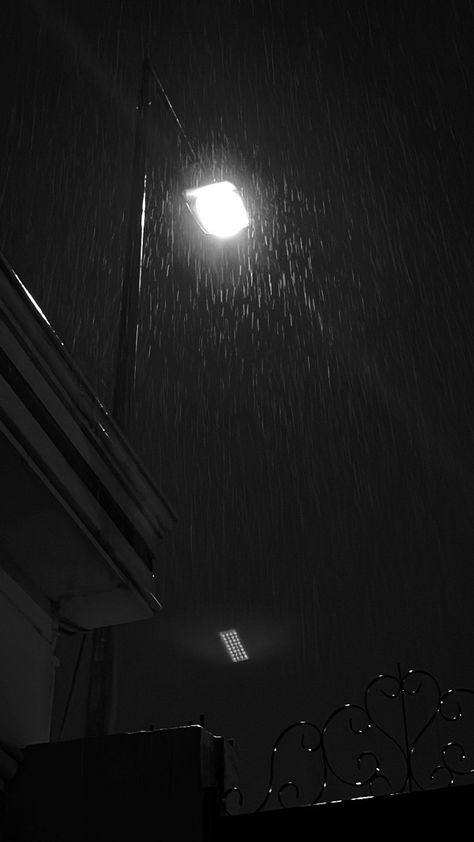 Rain Street Night, Rainy Street Aesthetic, Rainy Night Snap, Rainy Day Aesthetic Dark, Night Rain Snap, Rain Night Aesthetic, Night Rain Aesthetic, Dark Rainy Night, Rainy Night Aesthetic