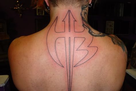 Jeff Hardy the outline of the Hardy Boyz symbol on the back of his neck and upper back Jeff Hardy Tattoo Ideas, Jeff Hardy Tattoos, Jeff Hardy Willow, Team Xtreme, Ink Master Tattoos, The Hardy Boyz, Tattoo Pics, Jeff Hardy, Andy Biersack