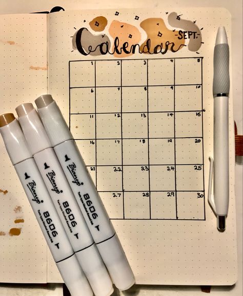 Journal Ideas Aesthetic Calender, Bulett Journal Calendar Ideas, Aesthetic Journal Calendar, Dot Journal Ideas Calendar, Self Made Calendar Ideas, Journal Ideas Calendar Layout, Jornal Idea Calender, Dotted Notebook Ideas Aesthetic, Dotted Journal Calendar Ideas