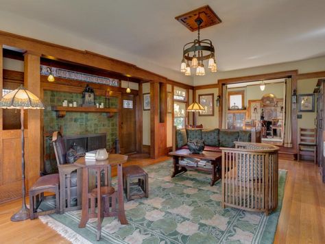 They don't make them like this Arts and Crafts manor anymore | Spaces - Yahoo Homes Craftsman Style Interiors, Craftsman Interiors, Bungalow Interiors, Shabby Chic Decor Living Room, Arts And Crafts Interiors, Craftsman Interior, Bungalow Homes, Shabby Chic Living Room, Craftsman Style Home