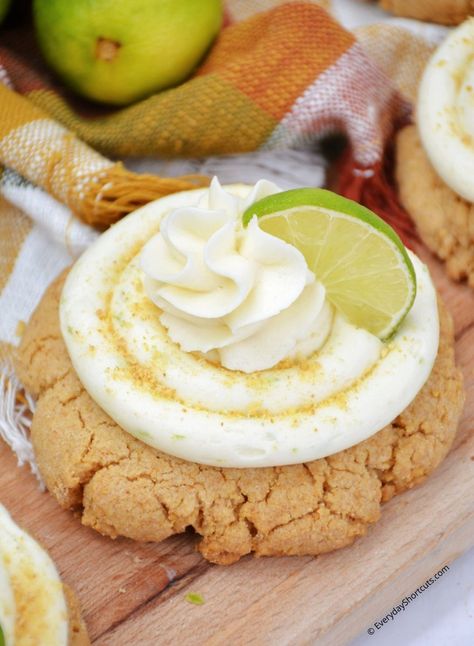 Porch Bakery, Key Lime Pie Cookies, Key Lime Cookie Recipe, Pie Cookies Recipe, Grands Biscuits, Big Cookies, Key Lime Cookies, Crumble Cookie Recipe, Graham Cookies