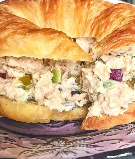 Southern Tuna Salad, Southern Tuna Salad Recipe, Tuna Salad Sandwich Recipe, Tuna Salad Recipe Easy, Tuna Fish Sandwich, Best Tuna Salad Recipe, Tuna Fish Recipes, Classic Tuna Salad, Best Tuna Salad