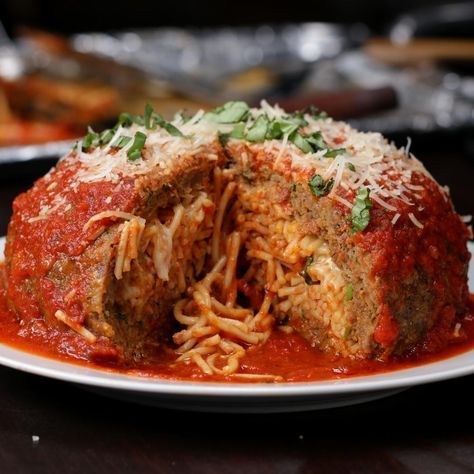 Giant Spaghetti-Stuffed Meatball Recipe by Tasty Lasagna Recipe Without Ricotta, Hot Italian Sausage, Minced Meat, Spaghetti And Meatballs, Spaghetti Recipes, Goulash, Lasagna Recipe, Meatball Recipes, Italian Dishes