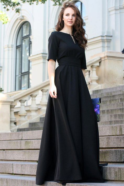 Black maxi dress with circle skirts. Golden color detail in neckline. Dress with lining, mid sleeves and zipper on the side.   ➤ Features > dress lenght: 156 cm / 61,4 > front bust pleats > mid sleeves > v neckline > pleats at skirt part > waistband  ➤ Sizing My Size Guide in FAQ section below will help you define the perfect size match. The item can also be made according to your measurements – just message them to me. ➤ Delivery Your item is made-to-order and will be ... Concert Dresses, Minimalist Dress, Gaun Fashion, Black Dress Outfits, Black Party Dresses, Minimalist Dresses, Womens Black Dress, Black Women Fashion, Women Maxi