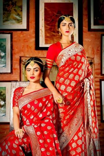 Sabyasachi Sarees-Red Festive Sabyasachi Saree 11 Red Benarasi Saree, Orang India, Sabyasachi Sarees, Pengantin India, Saree Trends, Wedding Saree, After Life, Indian Attire, Saree Look