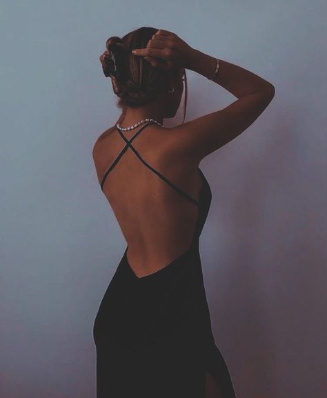 Backless Dress Tight, Vogue Outfits, Matric Ball Dresses, Backless Dresses, Modern Womens Fashion, Fiesta Outfit, Stylish Wedding Dresses, Style Evolution, Evening Gowns Elegant