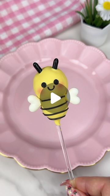 Easy Cake Pops, Bee Cake Pops, Snowman Cake Pops, Bumble Bee Cake, Cake Pop Tutorial, Cake Pop Designs, Spring Baking, Snowman Cake, Cake Pop Molds