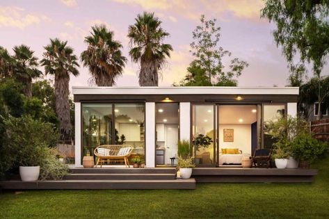 Stylish Tiny Homes Are Now Being 3D-Printed In 24 Hours And Shipped to Your Site 3d Printed House, Prefab Buildings, Backyard House, Backyard Buildings, Accessory Dwelling Unit, Prefabricated Houses, Prefab Homes, Sustainable Home, Design Milk