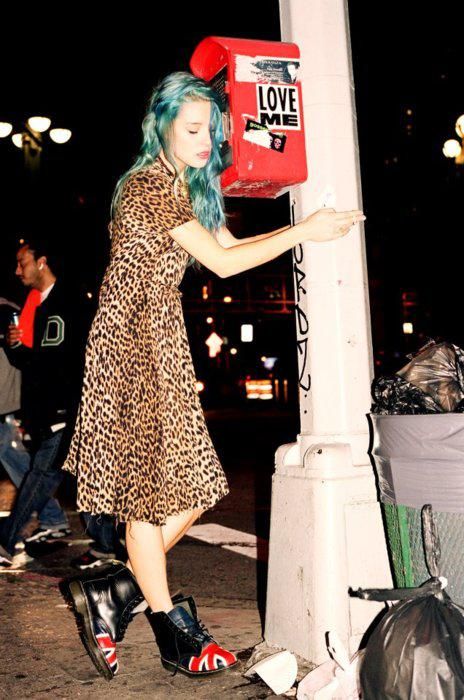 Indie Inspiration: Big cat prints and pretty punk hair! -... 90s Grunge Hair, Pretty Punk, Tokyo Street Fashion, Estilo Indie, 90s Fashion Grunge, Fashion 90s, Punk Hair, Moda Vintage, Mode Inspo