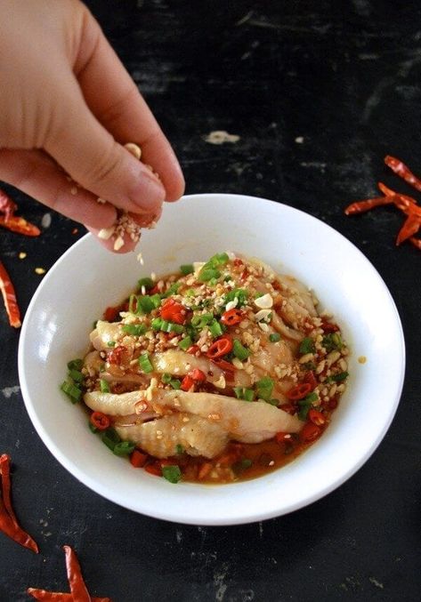 Sichuan Chicken, Chili Oil Sauce, Szechuan Recipes, How To Cook Chili, Chinese Food Recipes, Cooking Beets, Woks Of Life, The Woks Of Life, Poached Chicken