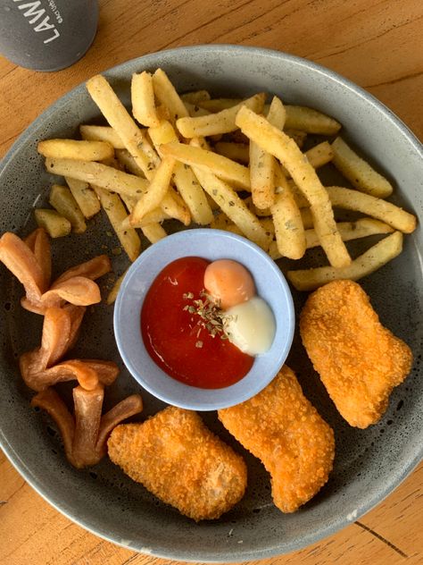 Mix Platter, Cafe Food, French Fries, Wang Yibo, Food Photography, Carrots, Food And Drink, Plating, Cafe