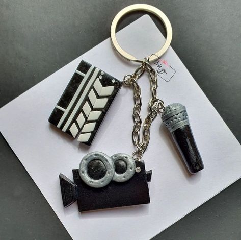 Clay Keychain For Men, Clay Key Chains, Super Clay, Camera Jewelry, Diy Magnets, Fimo Jewelry, Clay Keychain, Diy Air Dry Clay, Mens Keychains