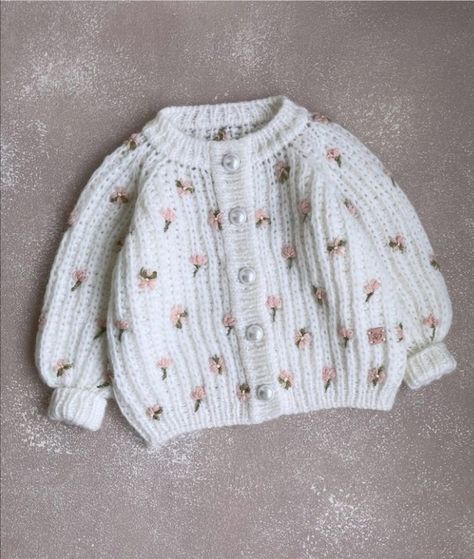 Kids Sweater Pattern, Crochet Baby Projects, Cardigan Sweater Pattern, Gilet Crochet, Crochet Baby Cardigan, Baby Sweater Knitting Pattern, Cute Pajama Sets, Summer Baby Clothes, Baby Coat