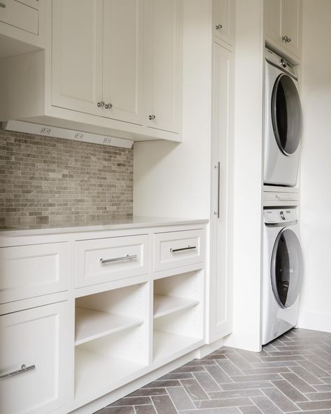 When aesthetic and function align 🙌🏻 #thedendesign_creek Design by @thedendesigngroup Build @urbanpachomes Photos @jessicafixphotography #thedendesign #losaltoshillshome #siliconvalleyinteriordesigner #laundryroom #laundryroomgoals #laundryroomdesign #luxurydesigners #luxuryhome Custom Laundry Room, Den Design, The Den, Laundry Room Design, Washer Dryer, Space Planning, Silicon Valley, White Cabinets, Interior Design Styles