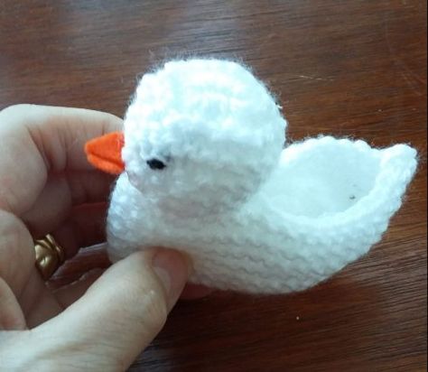 Easter Knits Free Patterns, Knit Duck Pattern, Easter Knits, Knitted Easter Crafts, Easter Knitting, Walnut Whip, Knit Duck, Creme Eggs, Bunny Knitting Pattern