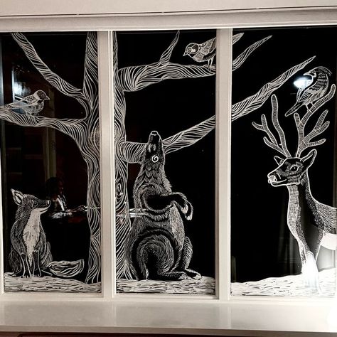 Woodland Christmas Window Display, Christmas Painting Aesthetic, Window Painting Winter, Winter Window Painting Ideas, Winter Window Art, Winter Window Painting, Painting Aesthetic Easy, Painted Window Art, Christmas Window Painting