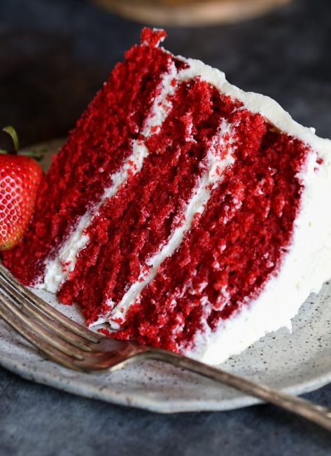 This BEST Red Velvet Cake EVER is the recipe my mom used. I have tried a LOT of Red Velvet recipes, and this is by far the best one out there. It's soft, moist and tender, with the perfect red velvet flavor! Easy Red Velvet Cake Recipe, Red Velvet Cake Recipe Easy, Homemade Red Velvet Cake, Easy Red Velvet Cake, Best Red Velvet Cake, Easy Red Velvet, Red Velvet Flavor, Cookies And Cups, Bolo Red Velvet