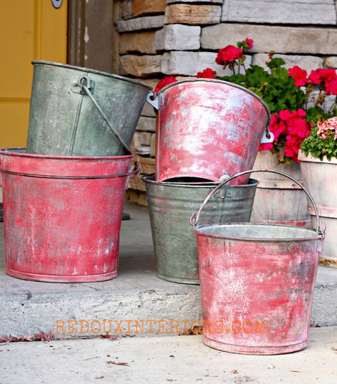 How to Paint Galvanized Buckets for the Holidays, or anytime with CeCe Caldwells paints. Redouxinteriors.com Painted Galvanized Buckets, Painted Buckets, Galvanized Buckets, Message Center, Galvanized Tub, Christmas Message, Tub Ideas, Wash Tubs, Deco Home