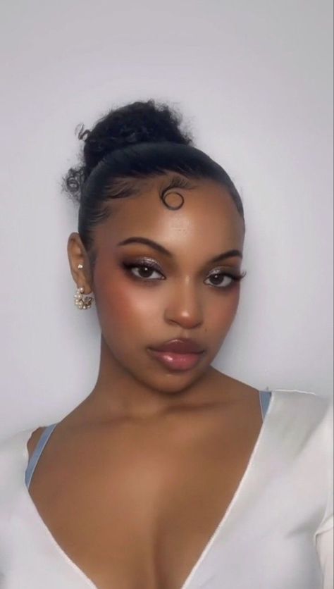 Afro Sleek Bun, Prom Ponytail Hairstyles, Elegant Face, Dewy Makeup Look, Curly Hair Ponytail, Ball Hairstyles, Afro Style, Dewy Makeup, Beautiful Curly Hair